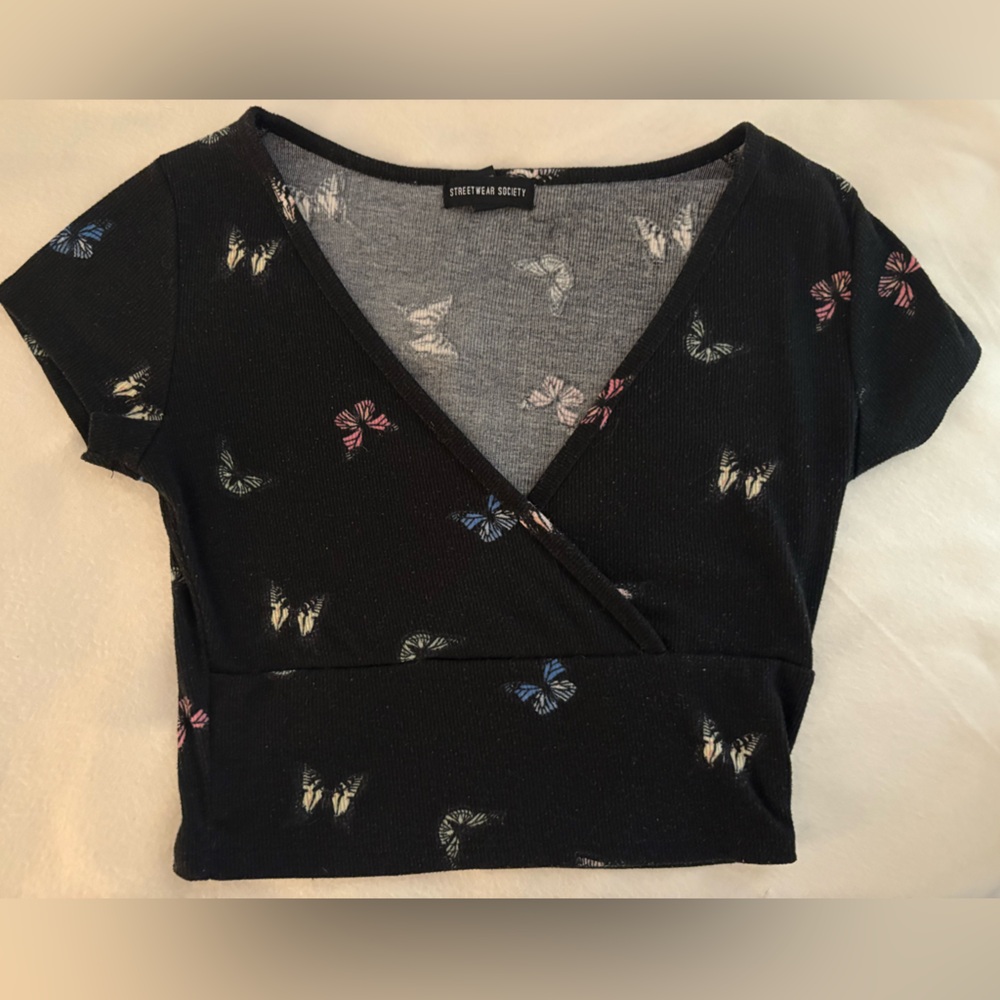 2/10 ✨Butterfly wrap crop top